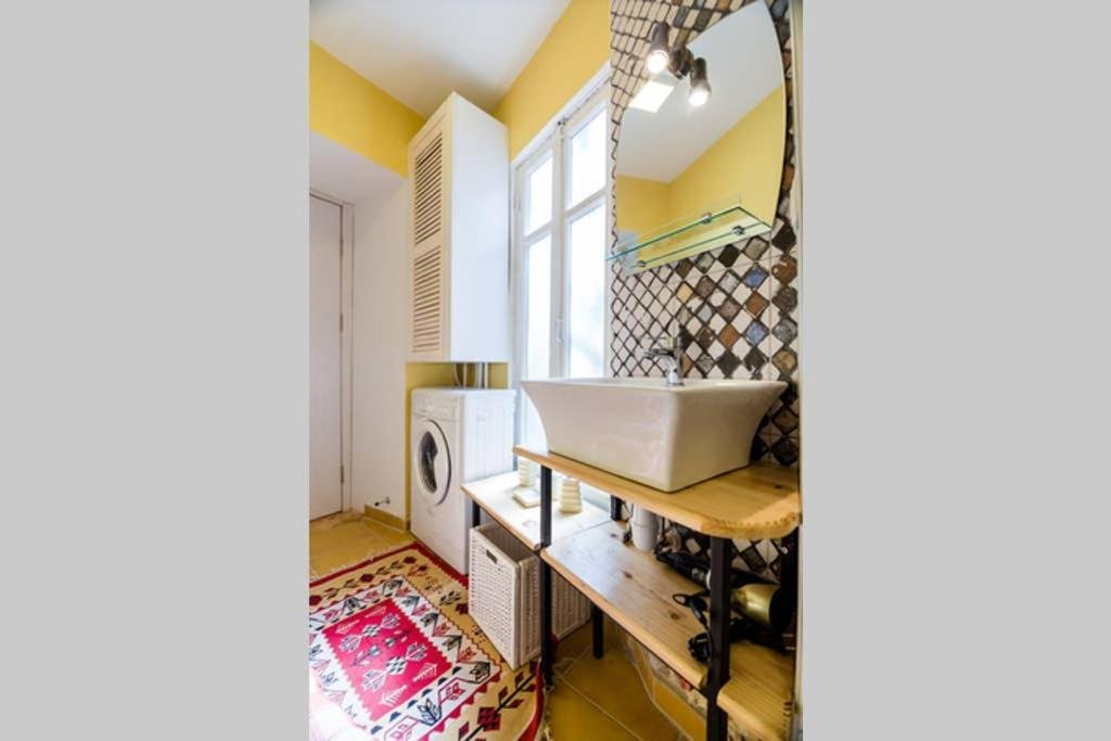 Тбилиси: 19th century apartment between Old City and Agmashenebeli