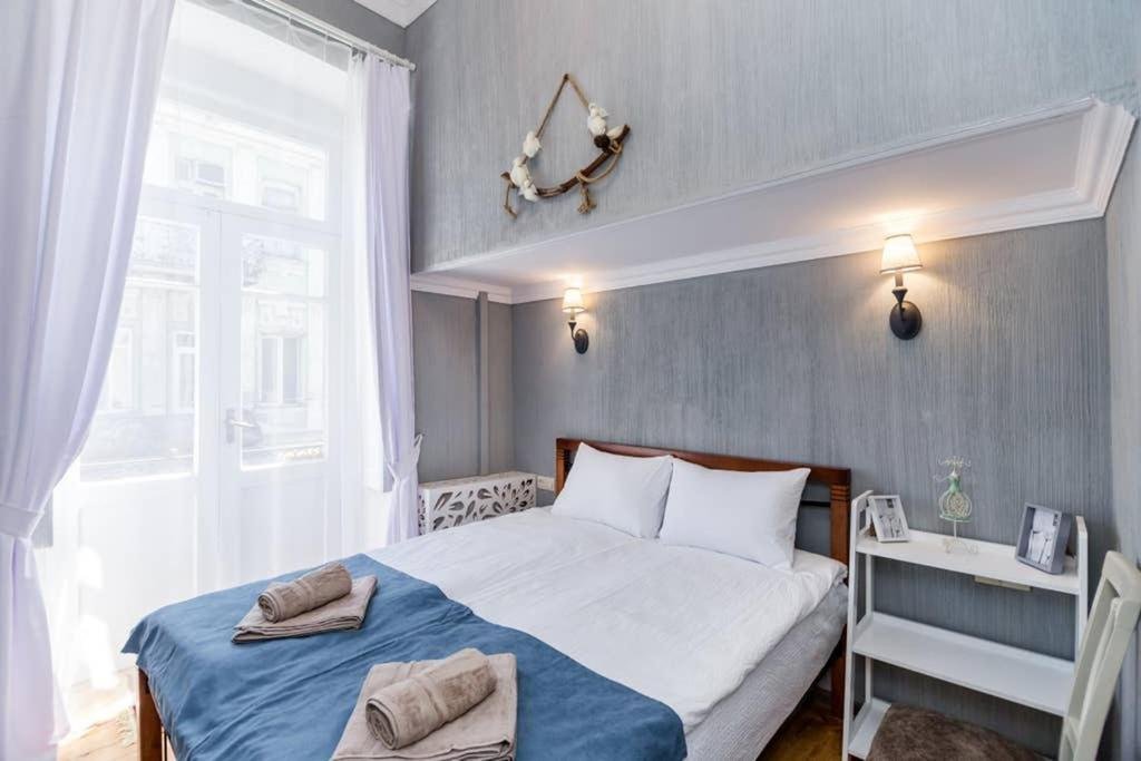 Тбилиси: 19th century apartment between Old City and Agmashenebeli