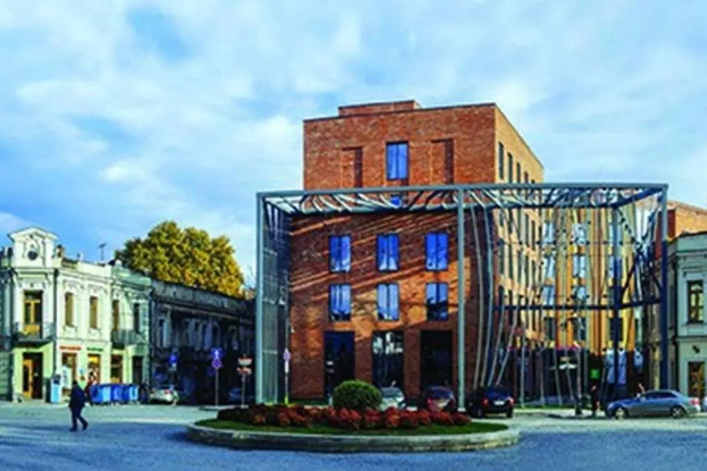 Тбилиси: 19th century apartment between Old City and Agmashenebeli