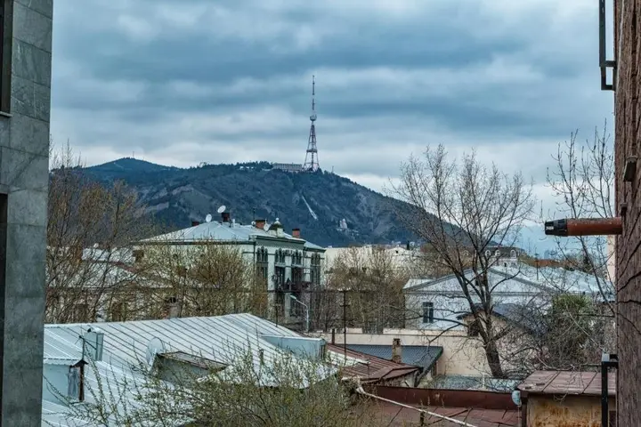 Тбилиси: Apartment Art Nebula Old Tbilisi Avlabari