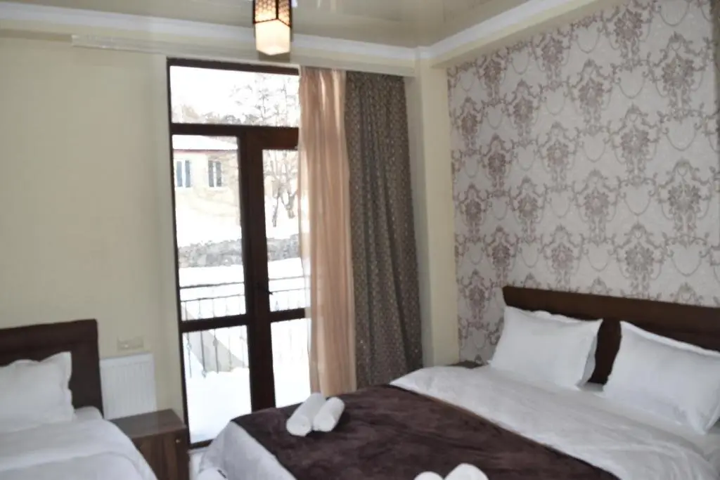 Степанцминда: Hotel IVERIA