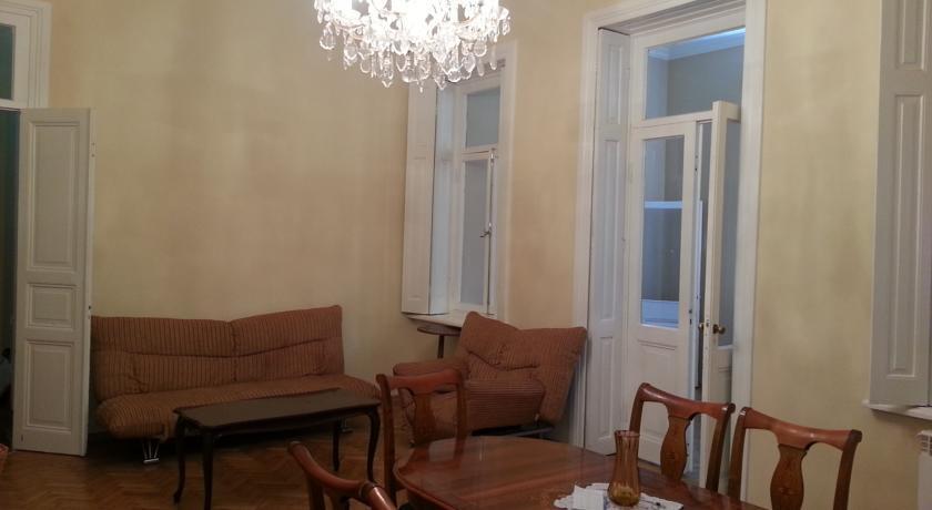 Тбилиси: Aghmashenibili Nino Guest house