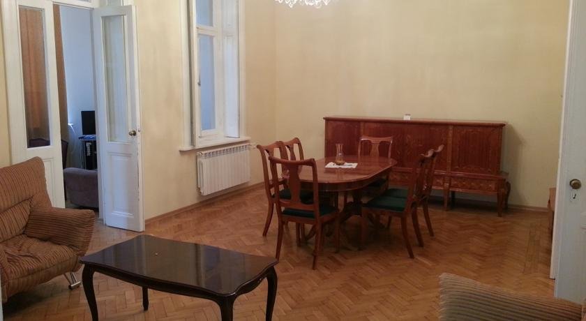Тбилиси: Aghmashenibili Nino Guest house