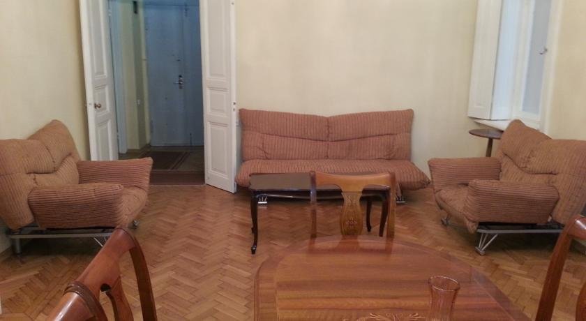 Тбилиси: Aghmashenibili Nino Guest house