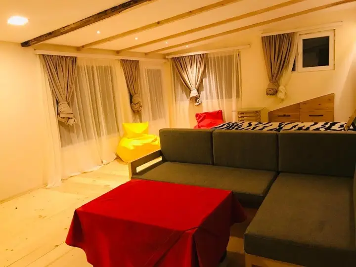 Тбилиси: HOME-HOTEL