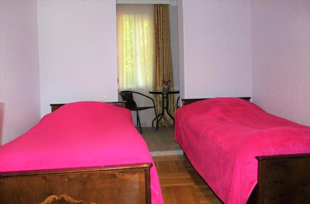 Амбролаури: Guest House Racha