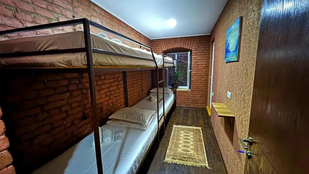 Тбилиси: Hostel Pirosmani