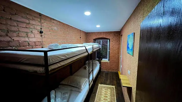 Тбилиси: Hostel Pirosmani