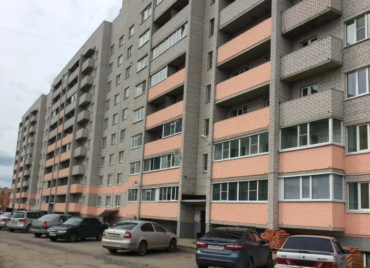 Вологда: Apartment on Lavrova 9
