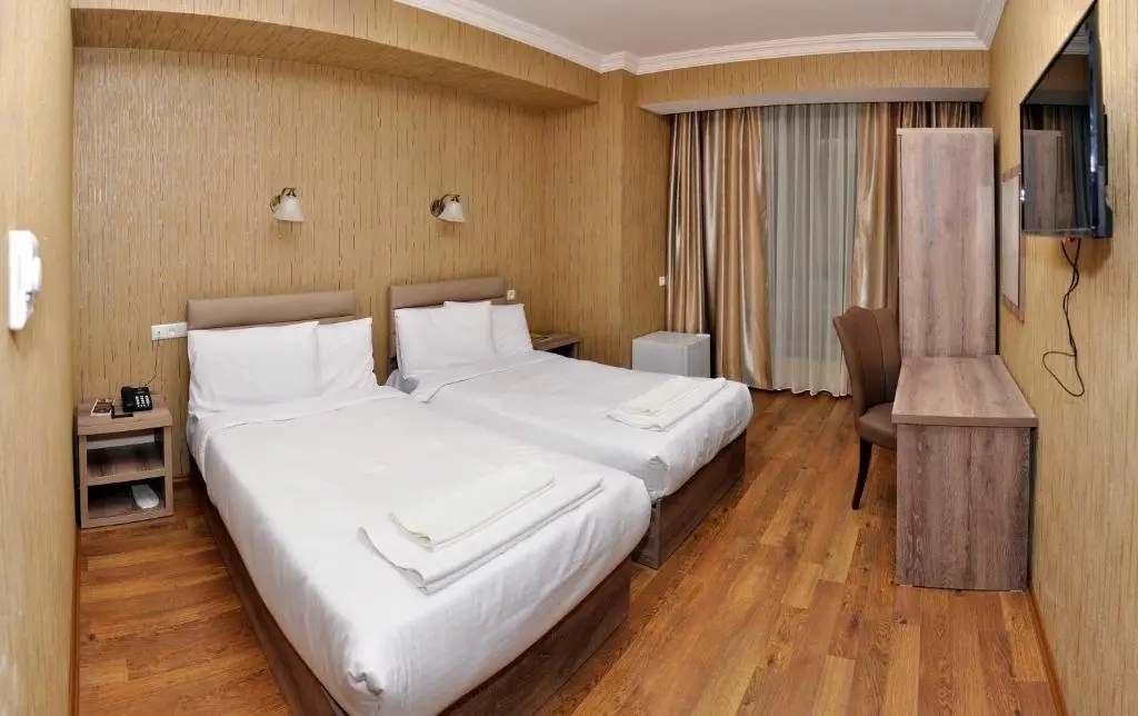 Тбилиси: Hotel L Plaza Hotel Mimino
