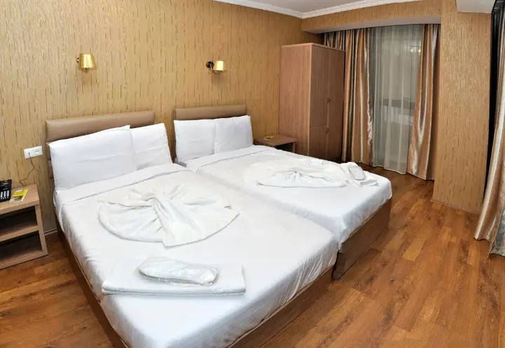 Тбилиси: Hotel L Plaza Hotel Mimino