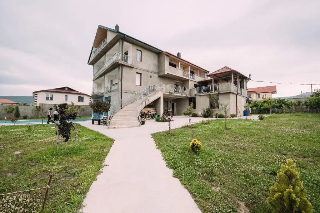Тбилиси: Artangel House Tbilisi