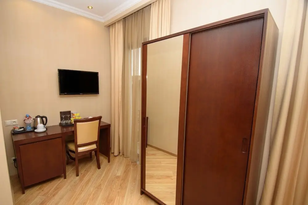 Тбилиси: KMM Hotel