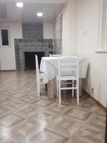 Кутаиси: Guest House Lake Side