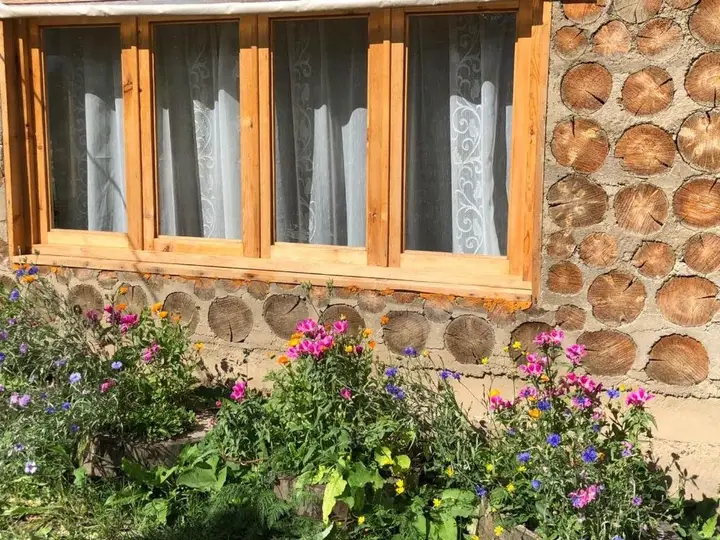 Омало: Guest House ALUDA