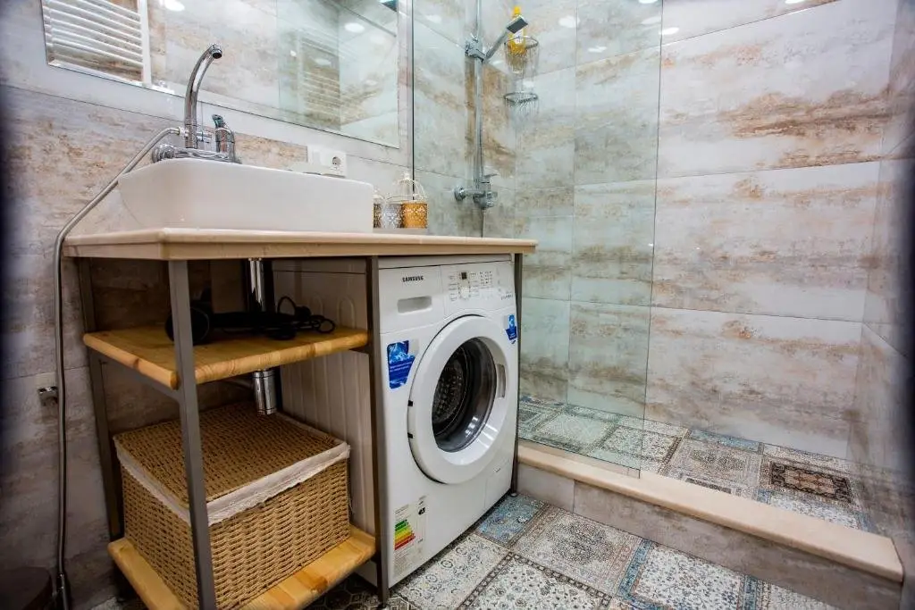 Тбилиси: Yellow apartment in Avlabari