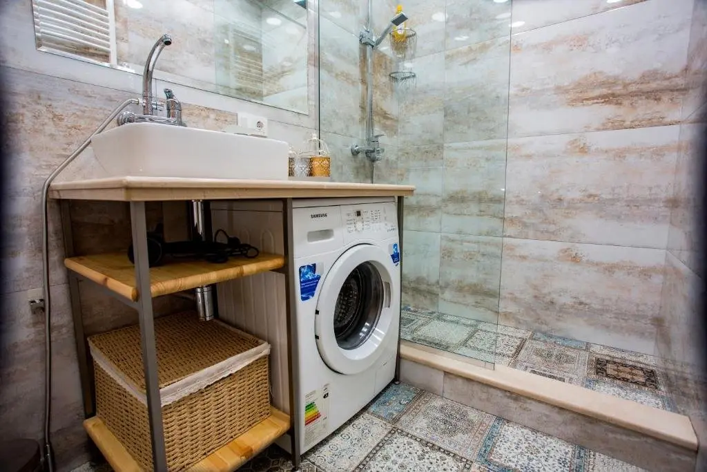 Тбилиси: Yellow apartment in Avlabari