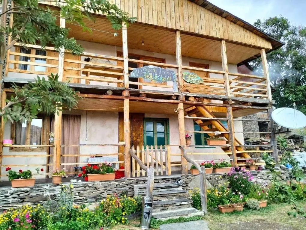 Омало: ციხის ძირი