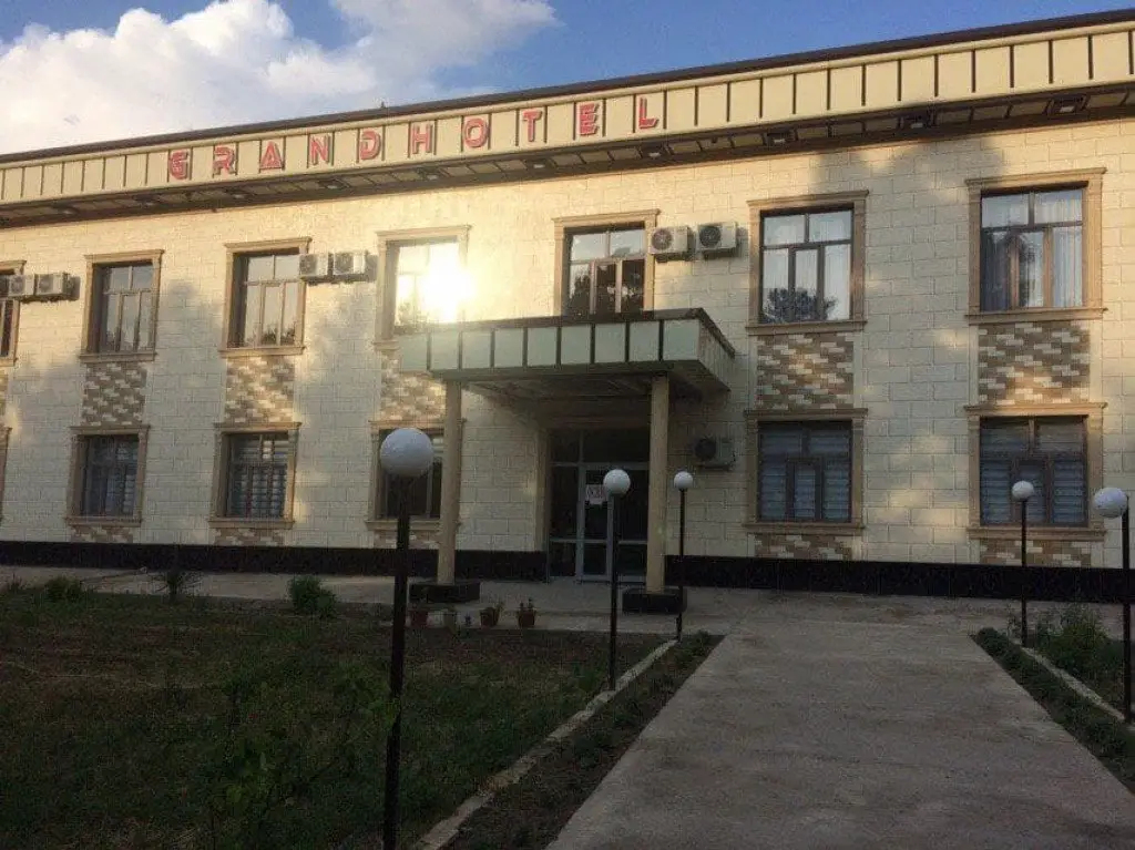 Байсун: Grand Hotel