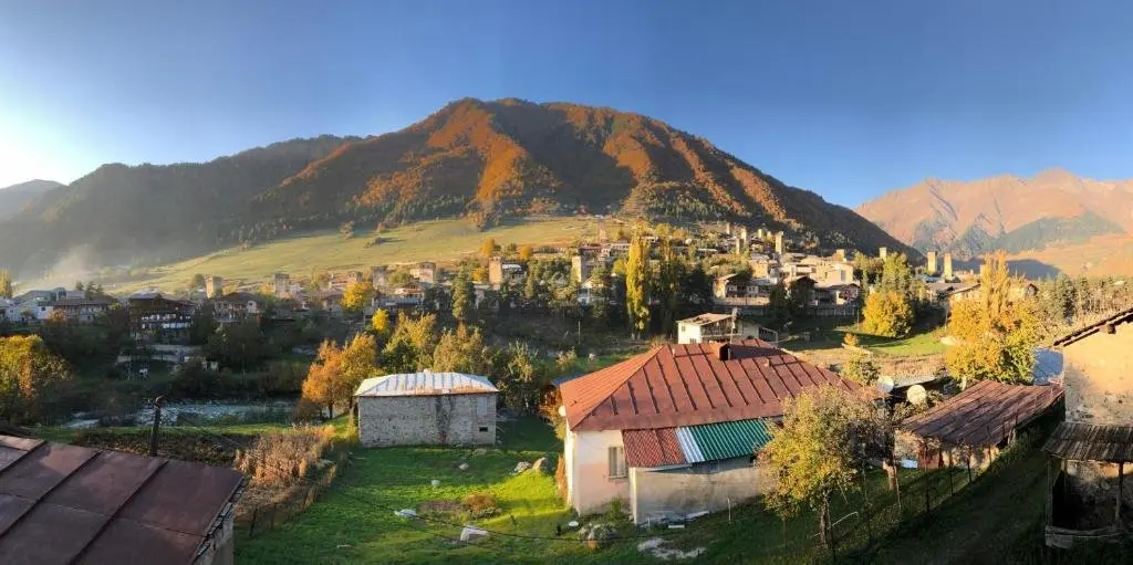 Местиа: Travel Inn House Mestia • მოგზაურის სახლი