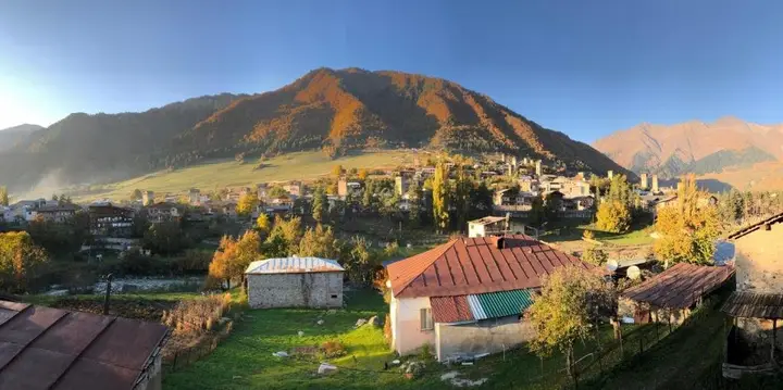 Местиа: Travel Inn House Mestia • მოგზაურის სახლი