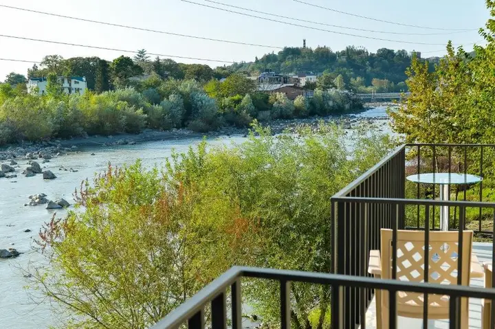 Кутаиси: Four Seasons Riverside