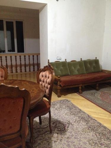 Телави: Data's House