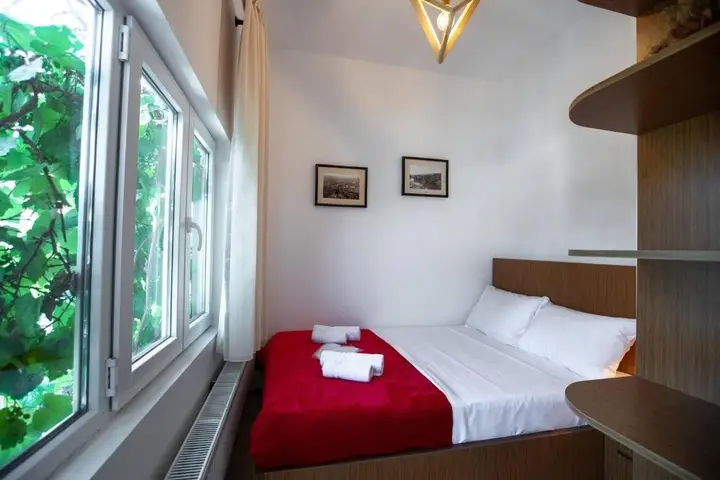Тбилиси: Wehost Apartment behind Opera House