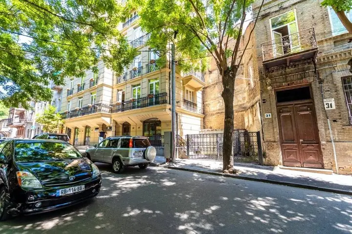 Тбилиси: Wehost Apartment behind Opera House