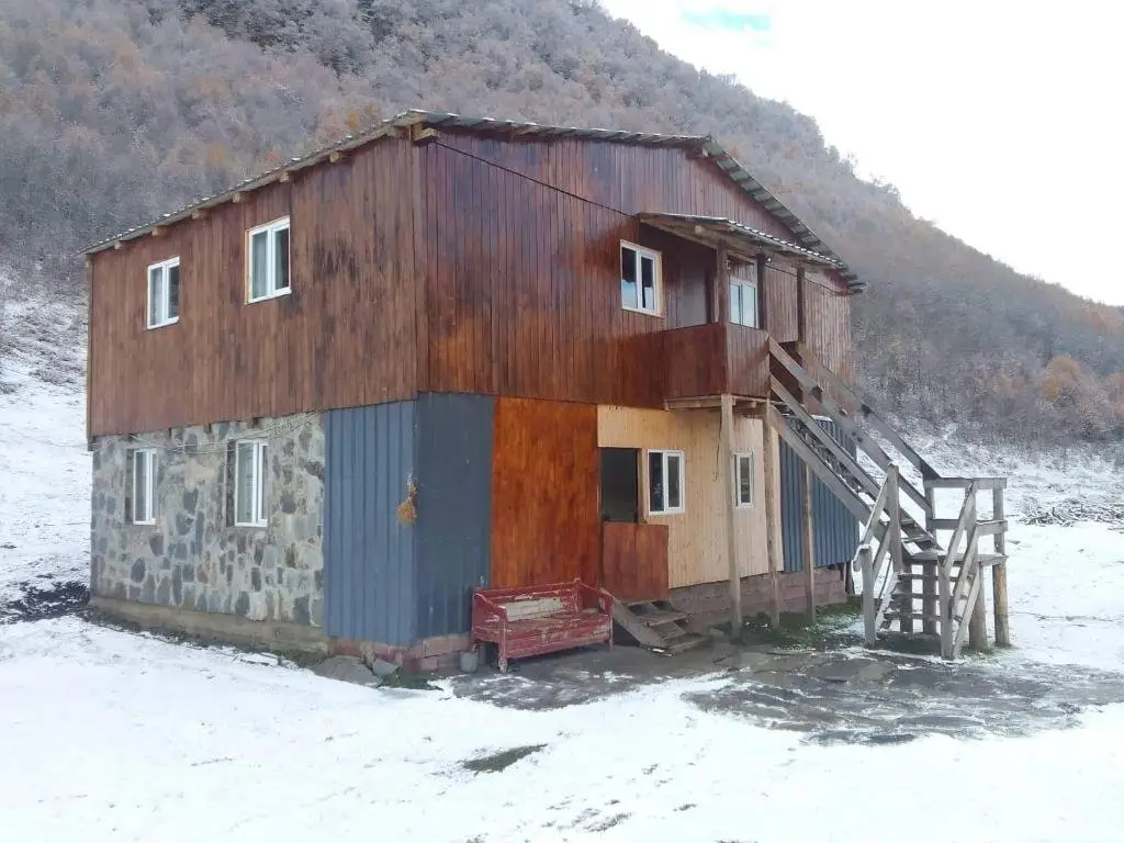 Ушгули: Vila Latphari