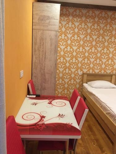 Боржоми: Yellow house