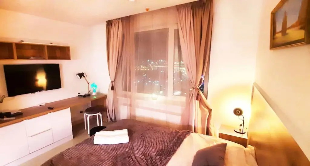 Москва: Klavdiy S Panoramnym Vidom Na Ostrov Mechty I Reku Flat