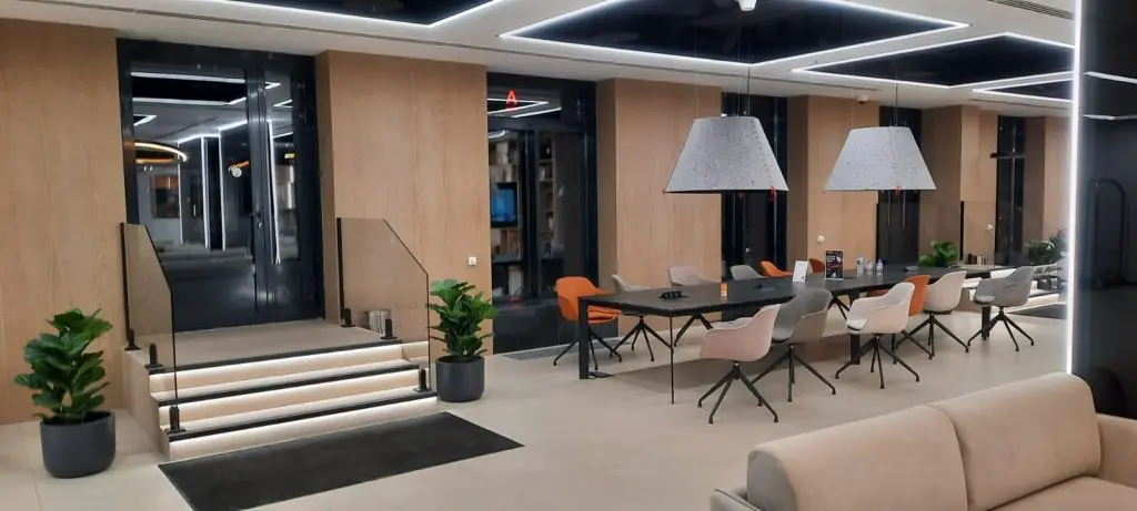 Москва: Klavdiy S Panoramnym Vidom Na Ostrov Mechty I Reku Flat