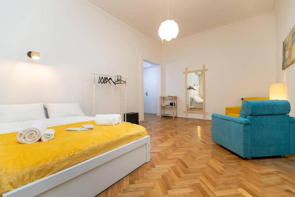Тбилиси: Wehost Apartment in a prestigious area