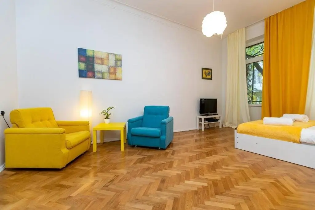 Тбилиси: Wehost Apartment in a prestigious area