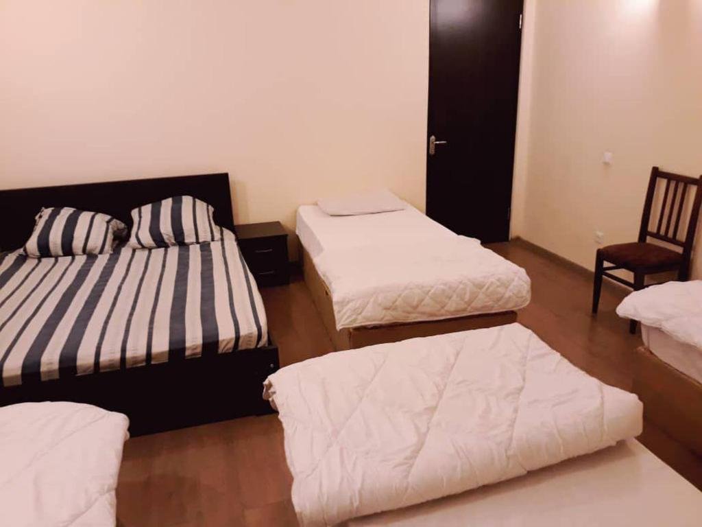 Тбилиси: The Pineapple Hostel