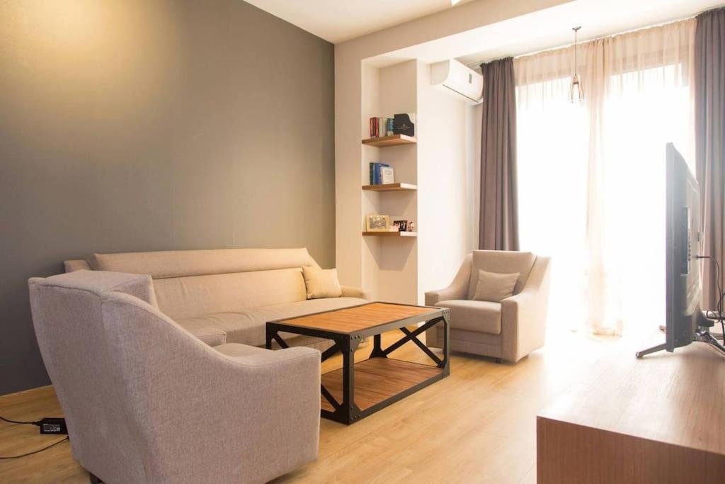 Тбилиси: Wehost-Modern Apartment in Luxury Building