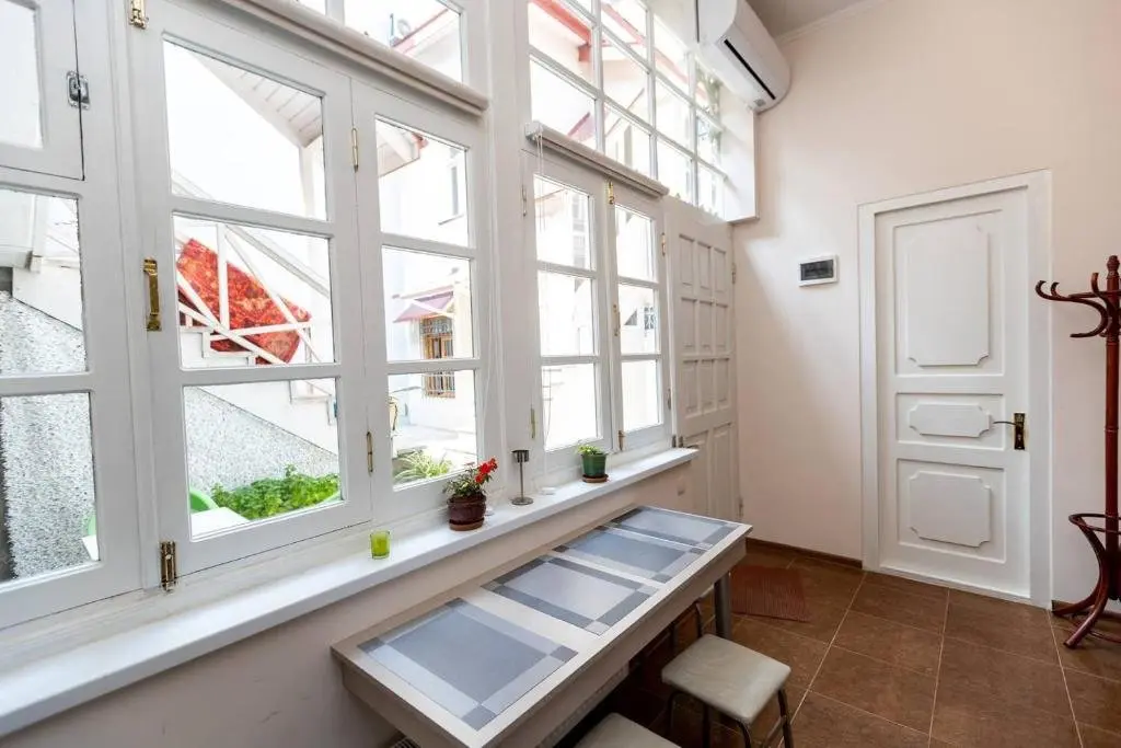 Тбилиси: Wehost Apartment - colorful Old Tbilisi