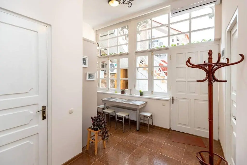 Тбилиси: Wehost Apartment - colorful Old Tbilisi