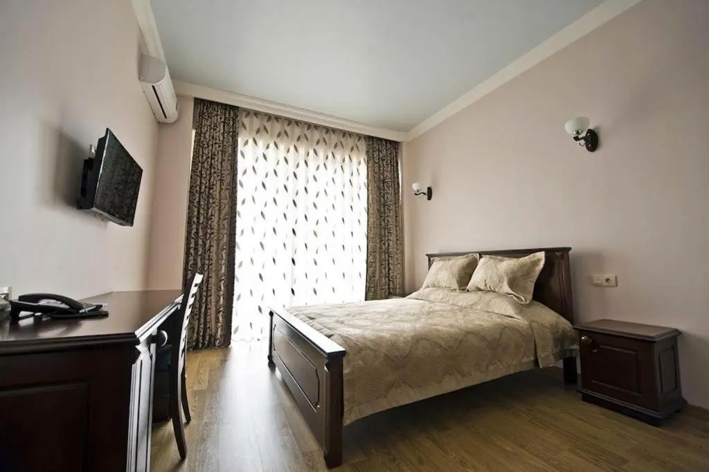 Батуми: Stay At the wonderful Eiffel Hotel wail on vacation in Batumu.