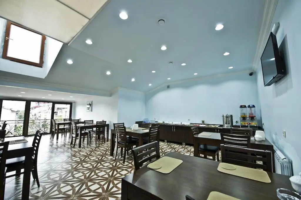 Батуми: Stay At the wonderful Eiffel Hotel wail on vacation in Batumu.