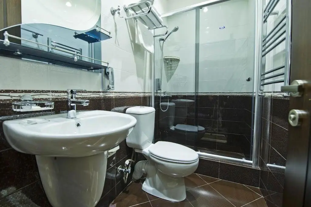 Батуми: Stay At the wonderful Eiffel Hotel wail on vacation in Batumu.