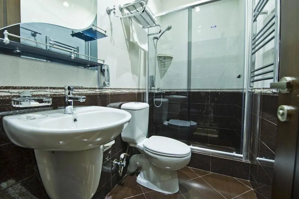 Батуми: Stay At the wonderful Eiffel Hotel wail on vacation in Batumu.