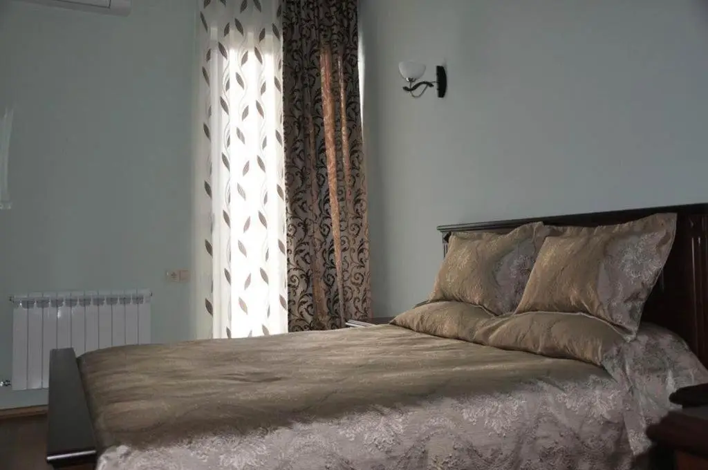 Батуми: Stay At the wonderful Eiffel Hotel wail on vacation in Batumu.