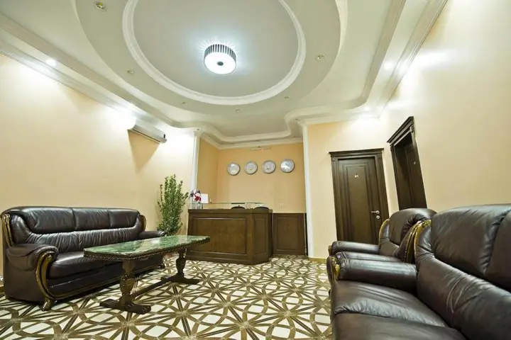 Батуми: Stay At the wonderful Eiffel Hotel wail on vacation in Batumu.