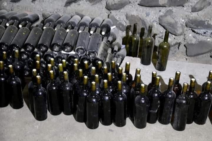 Кварели: Cottage and Gigo Papa's Wine Cellar