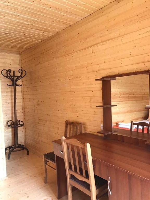 Кварели: Cottage and Gigo Papa's Wine Cellar