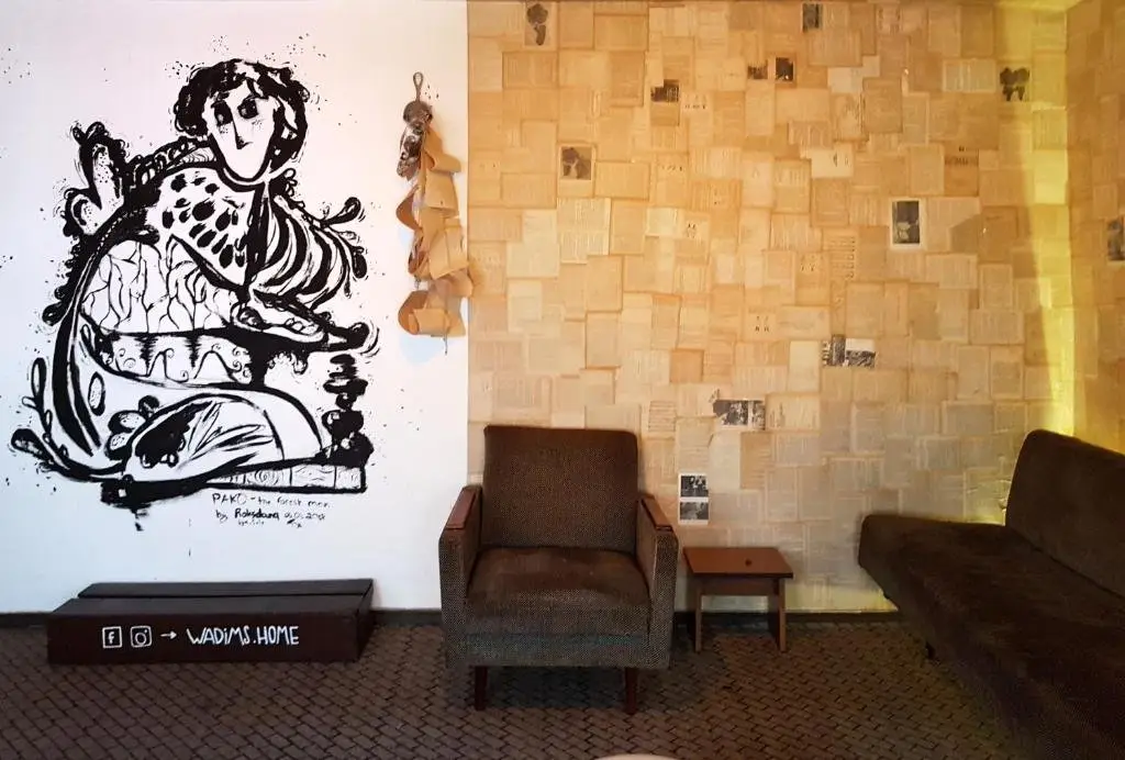 Батуми: Wadim's Home And Bar