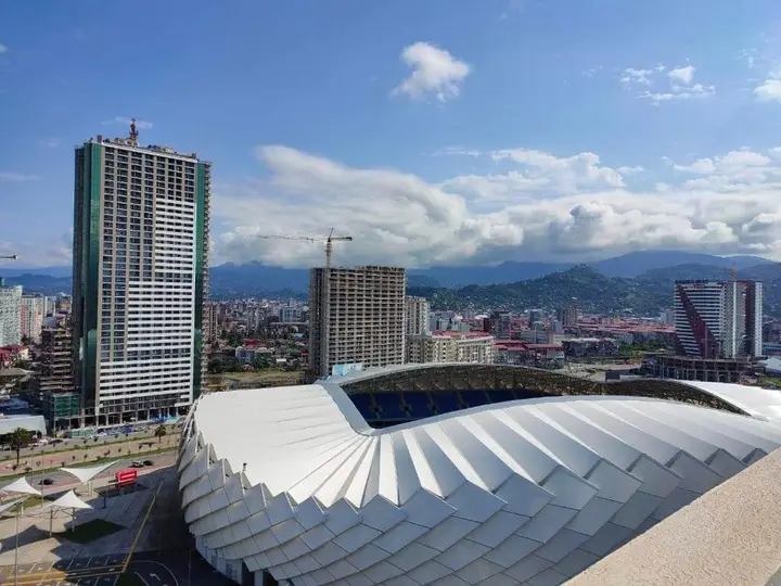 Батуми: Ekskljuzivnaja 2-komnatnaja kvartira v Batumi s terrasoj vozle stadiona i pivzavoda!!