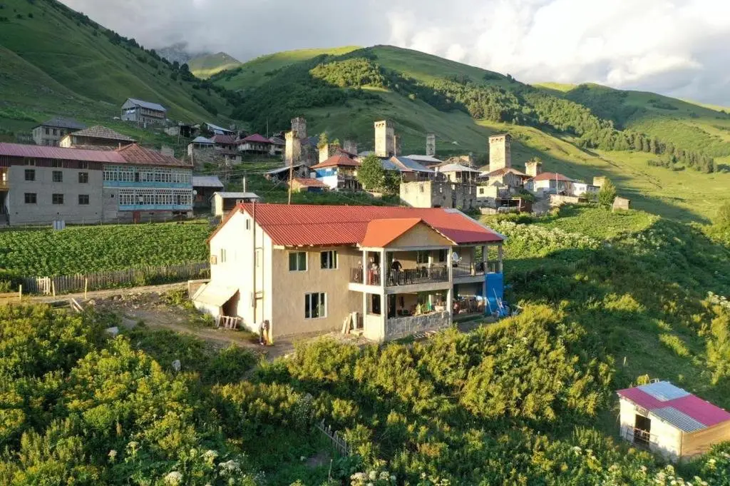 Халде: guest house caucasioni